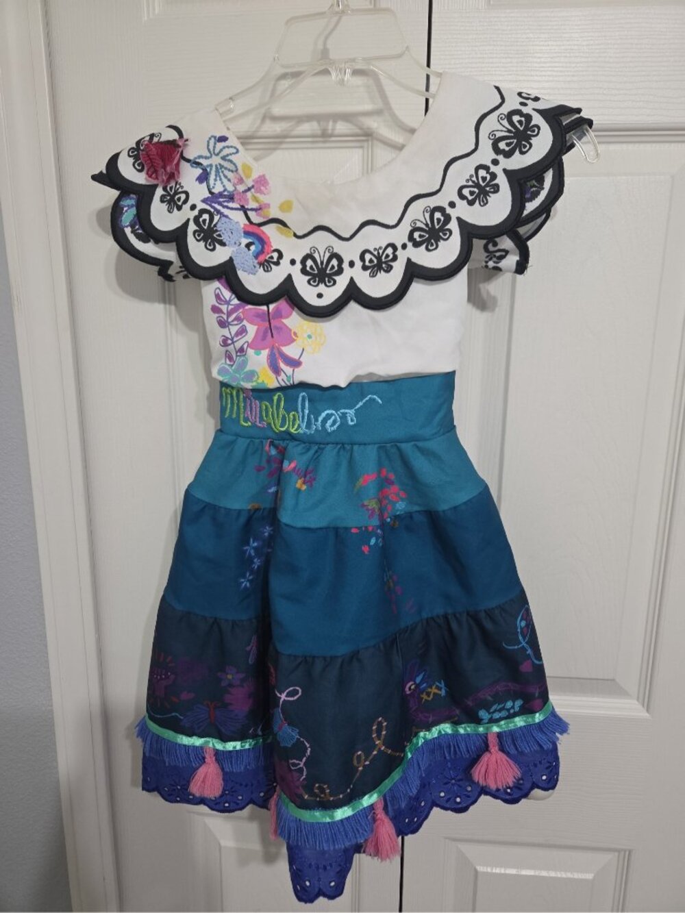 Encanto Mirabel Dress Costume Girls size 3